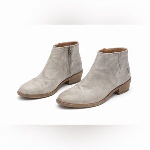 Frye Distressed Grey Leather Ankle Boots • Artisan Crafted • Size 6.5